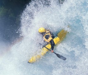 开云体育下载-巴斯托尼，从蓝黑城墙到非洲之巅，一个后卫的史诗征服