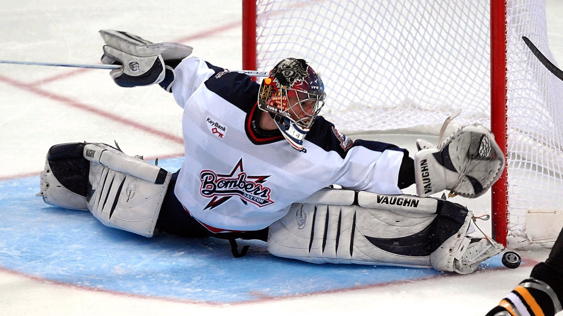 世界排名争夺战之夜，莱万完成里程碑，当数字成为信仰，足球还剩多少温度？