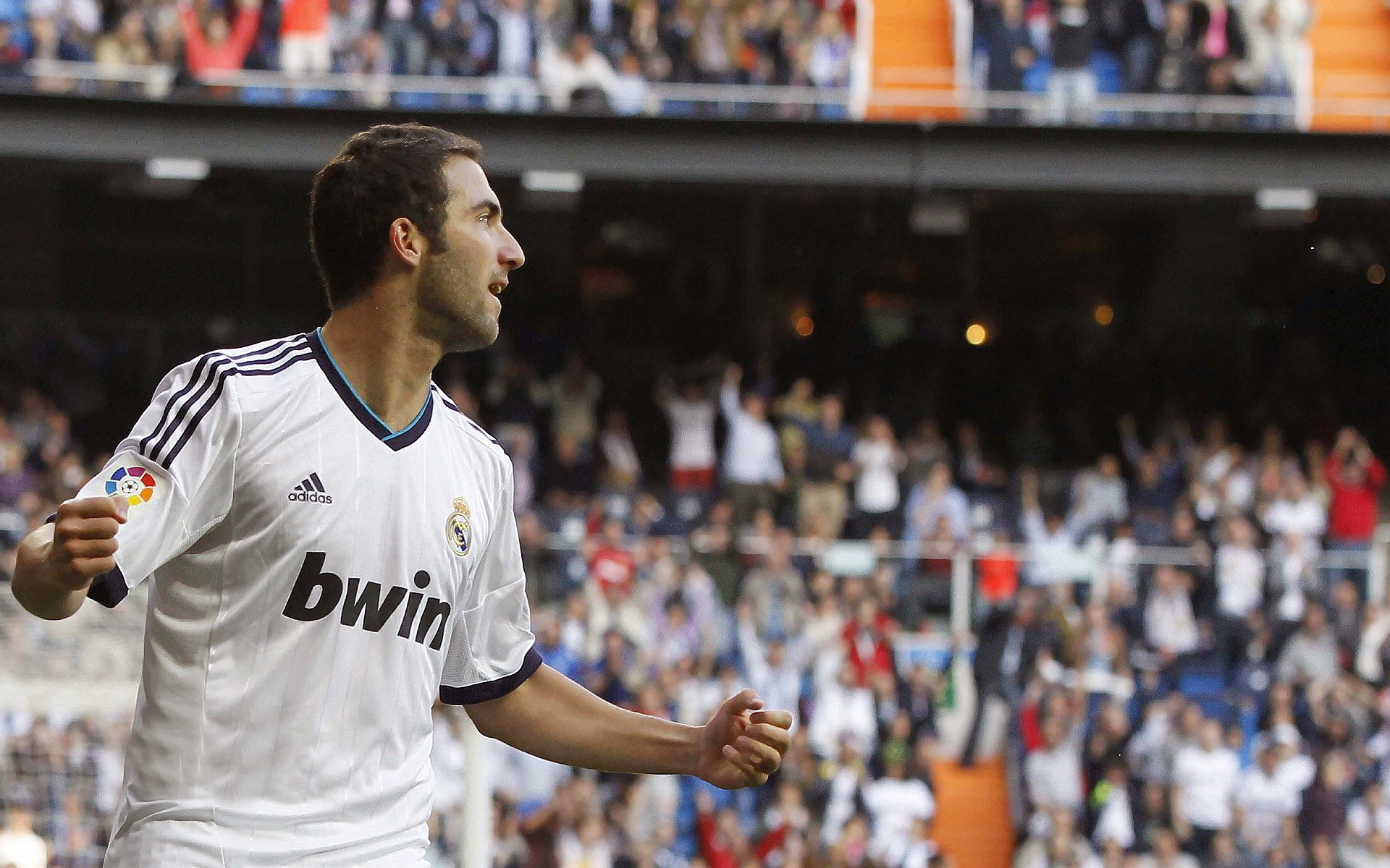 当橙色郁金香在抢七战场绽放，荷兰如何用硬仗哲学绞杀莱比锡红牛？