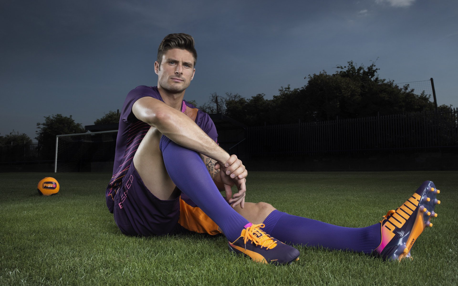 乌拉圭连续得分压制希腊，莱万成为关键先生，当南美风暴席卷爱琴海