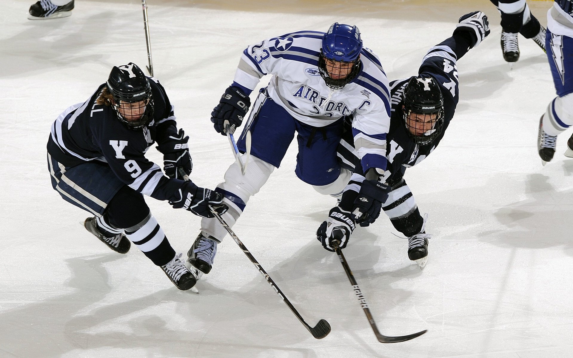 哈弗茨觉醒与格子军铁蹄，当个人救赎撞碎红色王朝